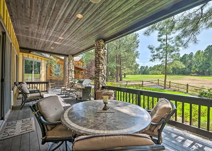 Centrally Located: Lavish Pinetop Paradise! *