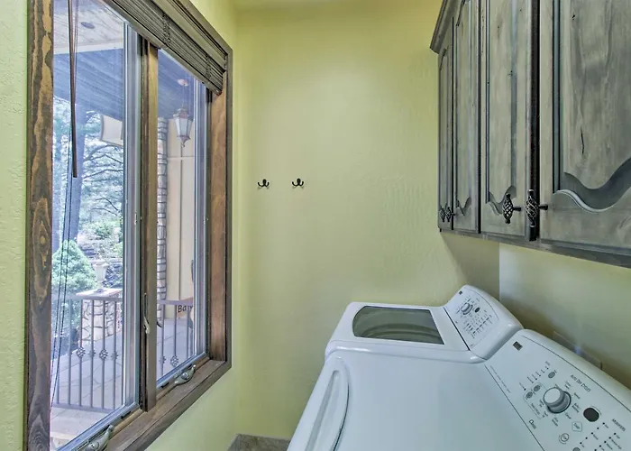 Centrally Located: Lavish Pinetop Paradise! * Indian Pine