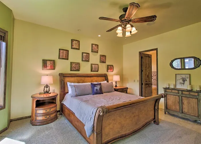 Holiday home Centrally Located: Lavish Pinetop Paradise!