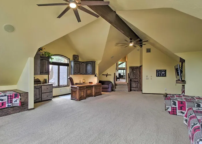 Centrally Located: Lavish Pinetop Paradise! Holiday home Indian Pine