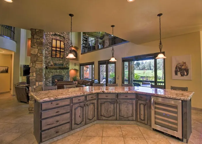 Centrally Located: Lavish Pinetop Paradise! * Indian Pine