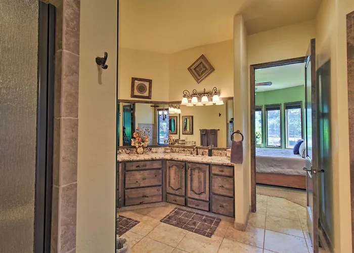 Holiday home Centrally Located: Lavish Pinetop Paradise! *