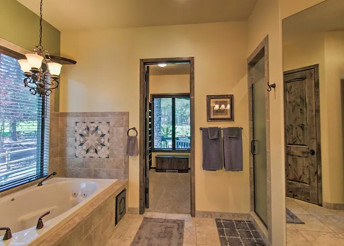 Holiday home Centrally Located: Lavish Pinetop Paradise! *