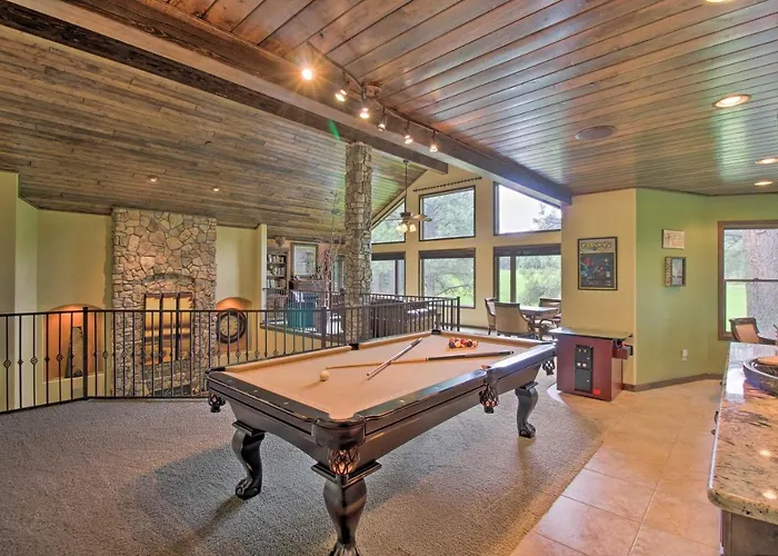 Centrally Located: Lavish Pinetop Paradise! Holiday home