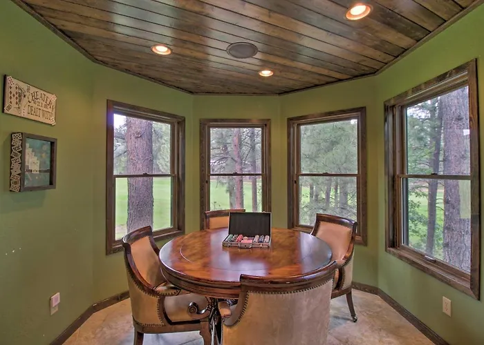 Centrally Located: Lavish Pinetop Paradise! *